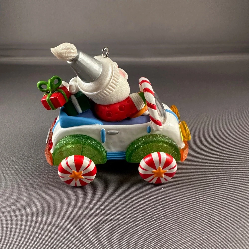 Hallmark Keepsake Santa's Sweet Ride 2007 Christmas Ornament‎ Candy Cane Car